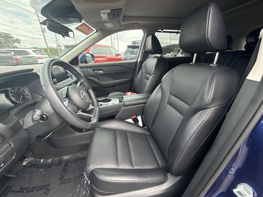 Used 2023 Nissan Rogue SV w/ SV Premium B Package FWD image 11