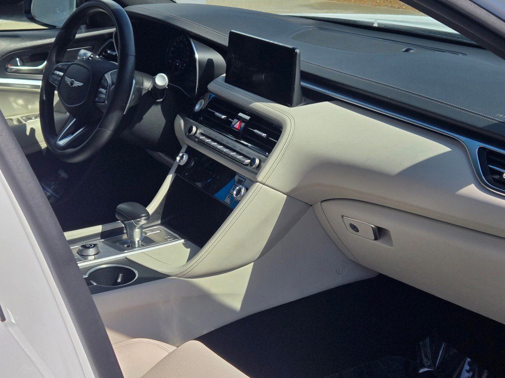 Used 2025 Genesis G70 2.5T image 9