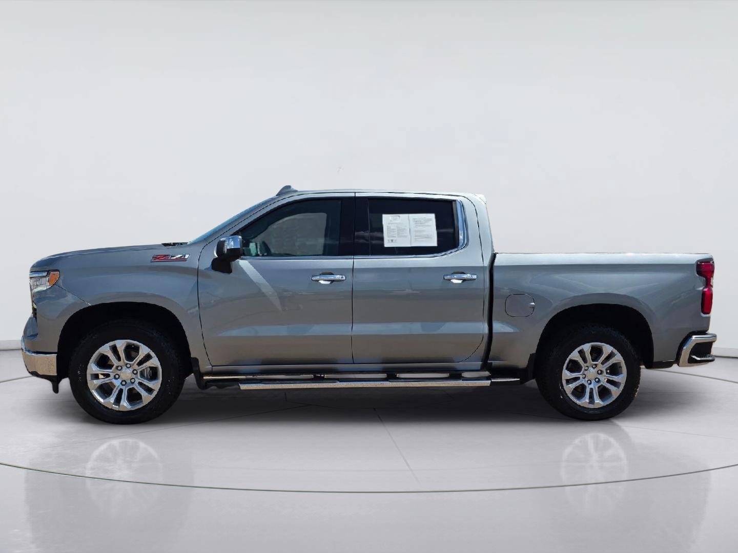 Used 2023 Chevrolet Silverado 1500 LTZ w/ Z71 Off-Road Package AWD/4WD image 8