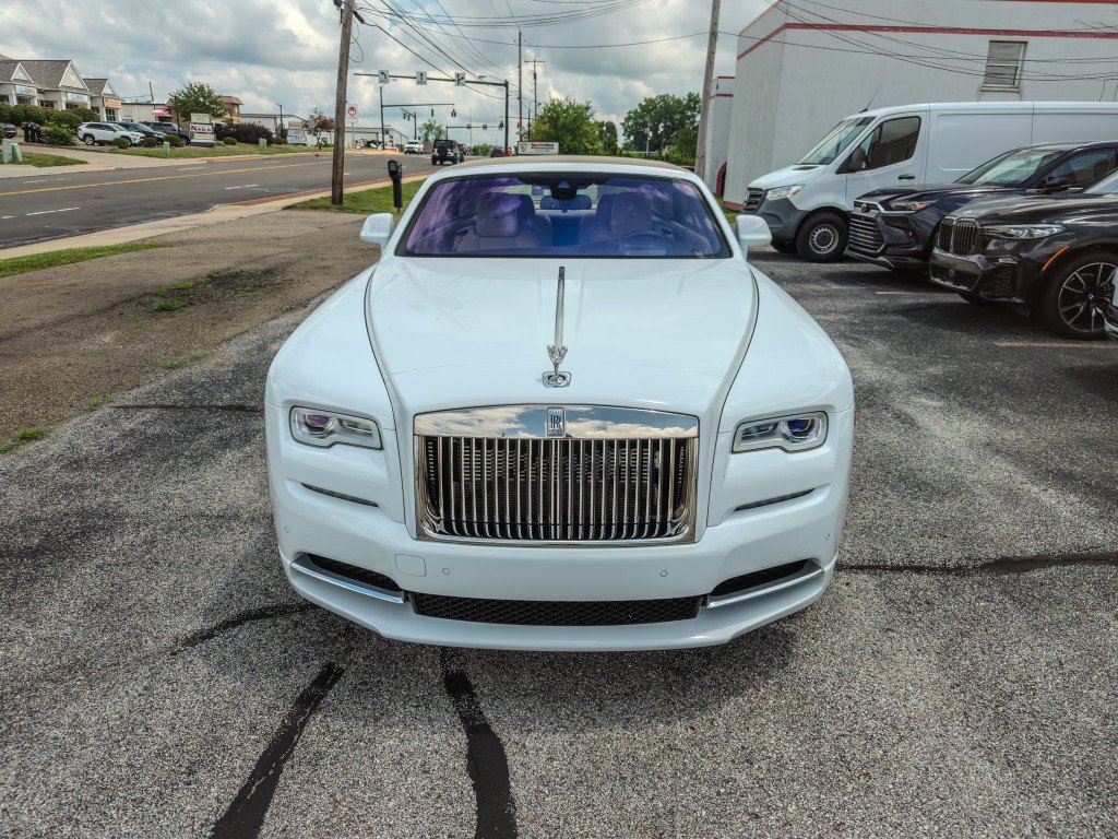 Used 2018 Rolls-Royce Dawn RWD image 4
