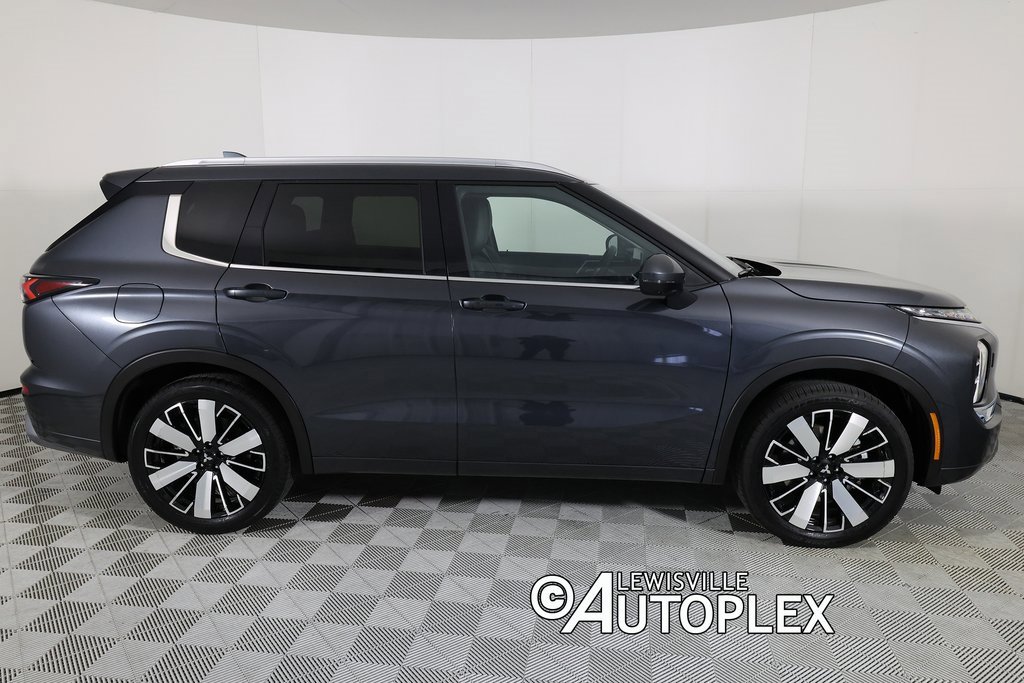 Used 2025 Mitsubishi Outlander SEL image 4