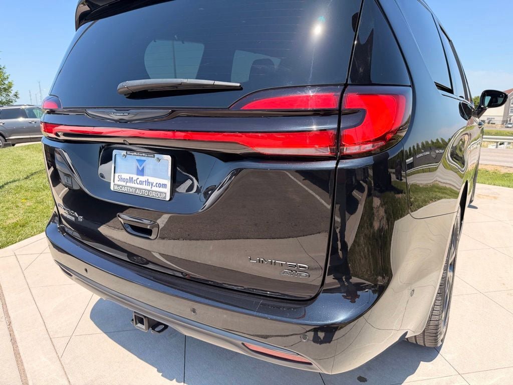 Used 2024 Chrysler Pacifica Limited w/ S Appearance Package AWD/4WD image 38