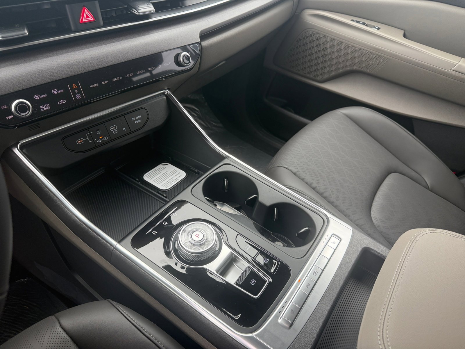 New 2026 Kia Carnival EX image 13