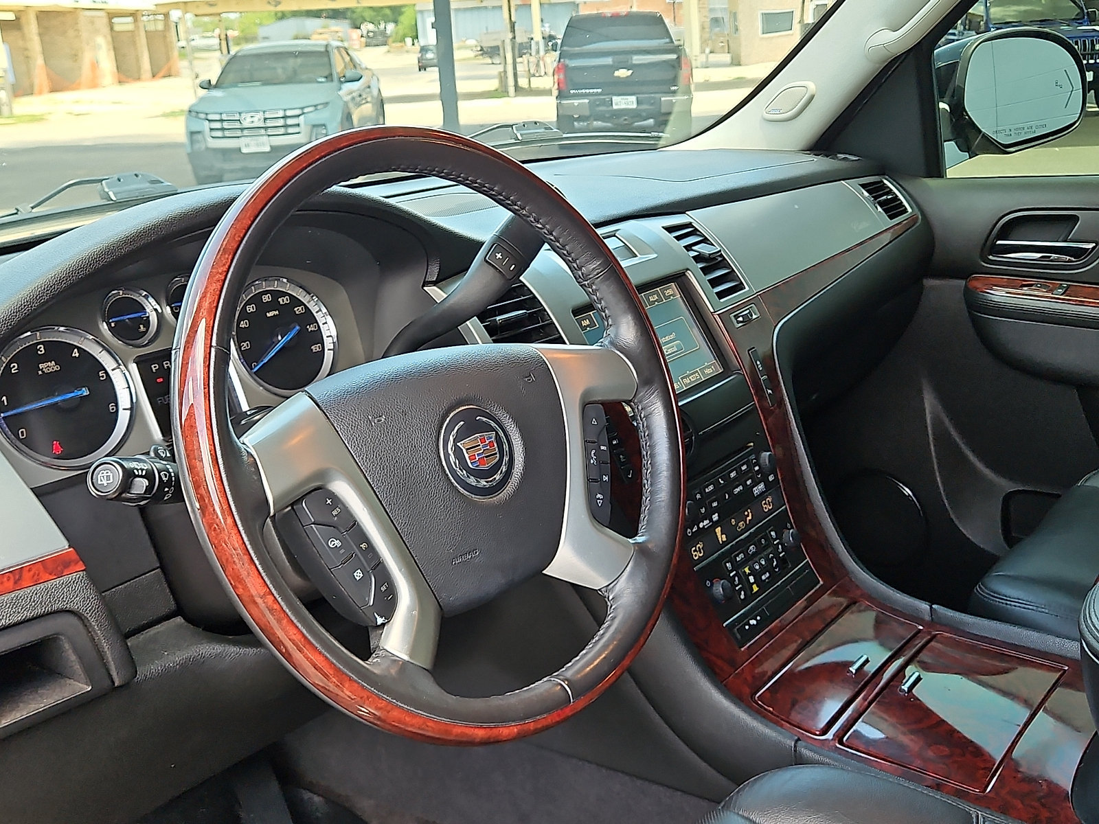 Used 2014 Cadillac Escalade Luxury RWD image 12