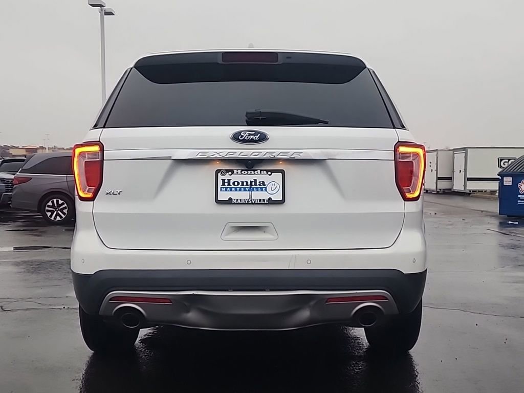 Used 2017 Ford Explorer XLT w/ Equipment Group 202A image 6