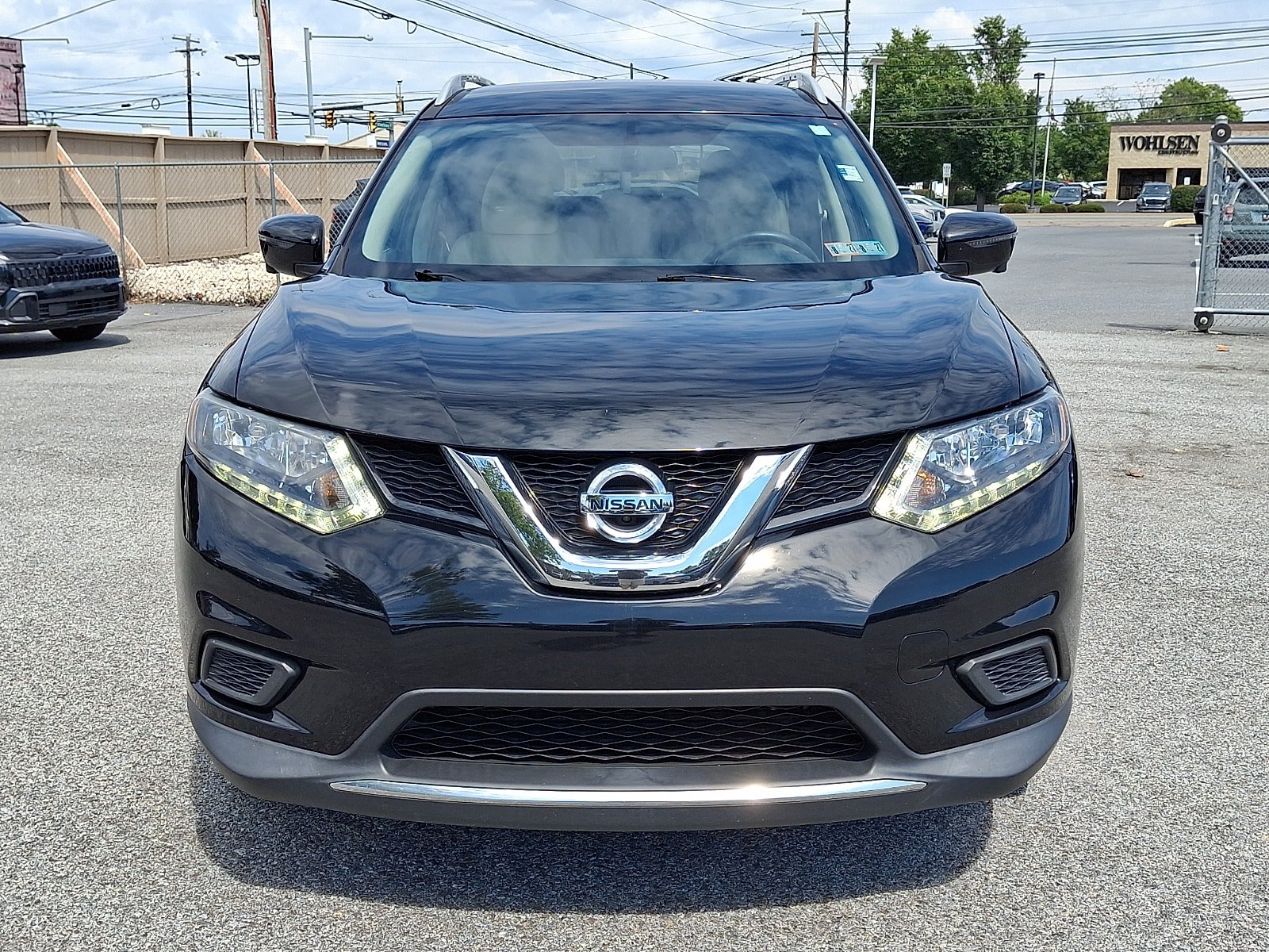 Used 2016 Nissan Rogue SV w/ SV Premium Package FWD image 2