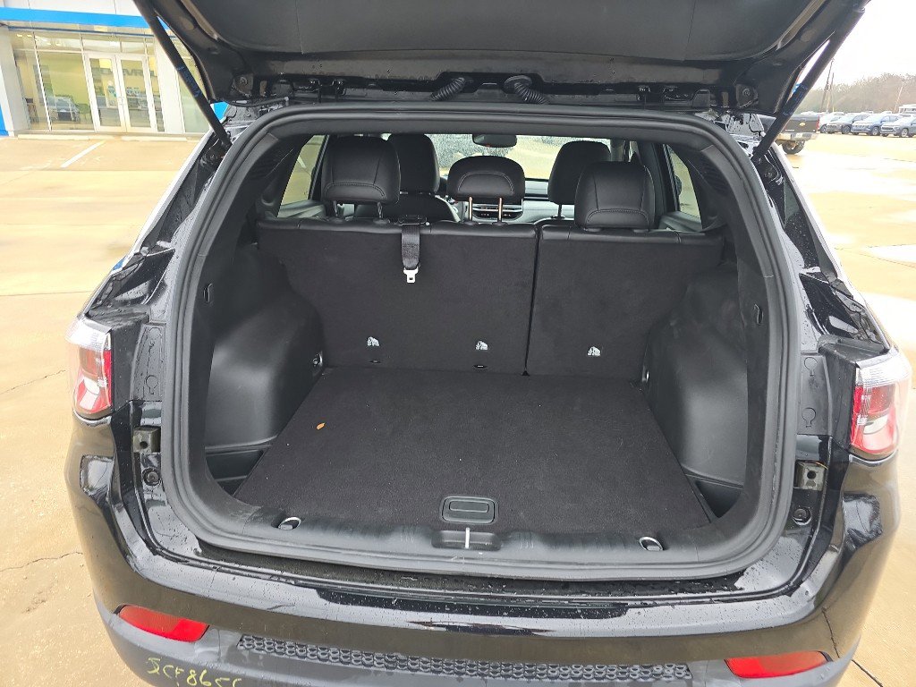 Used 2025 Jeep Compass Latitude image 13