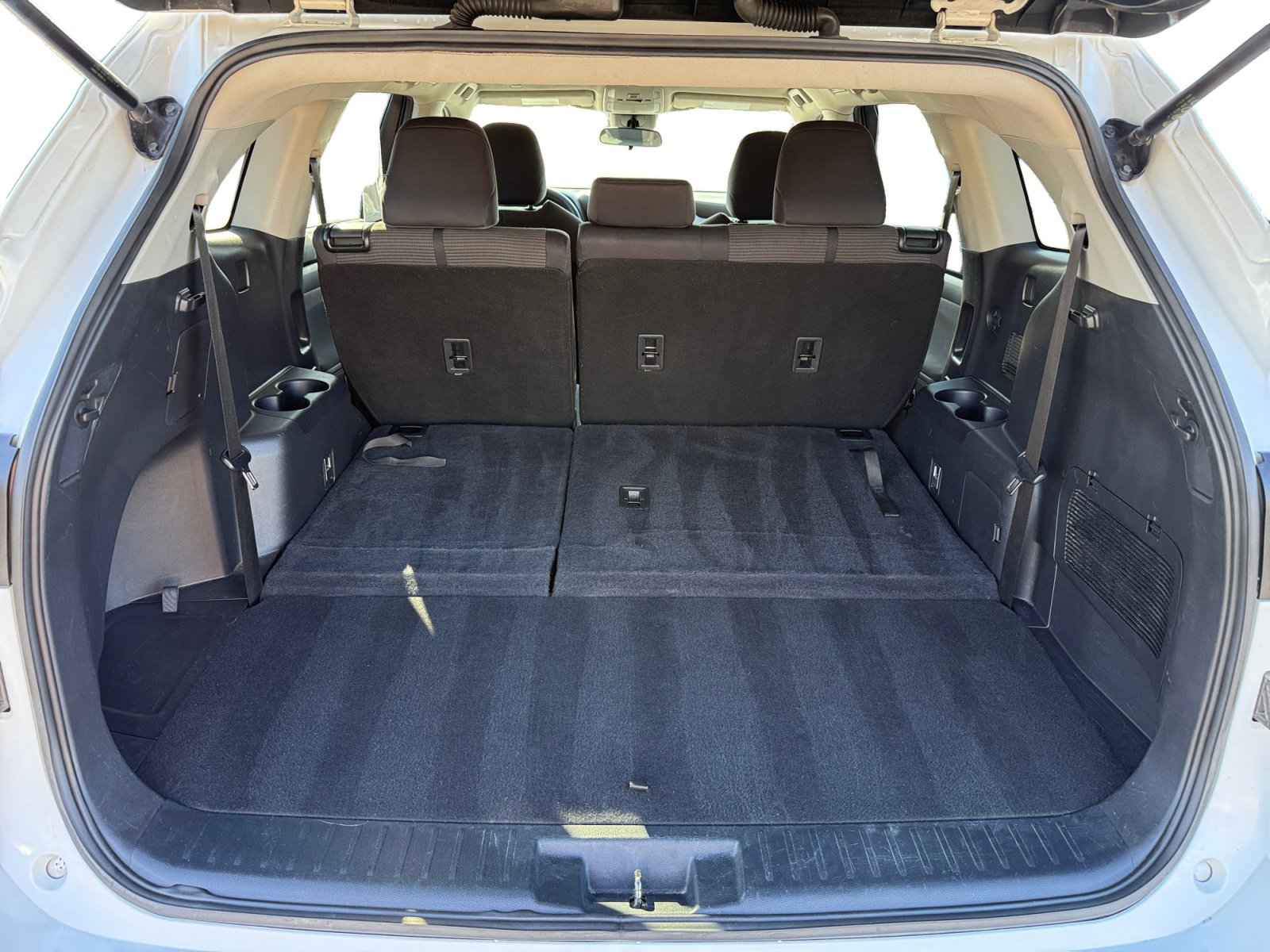 Used 2022 Toyota Highlander L image 17