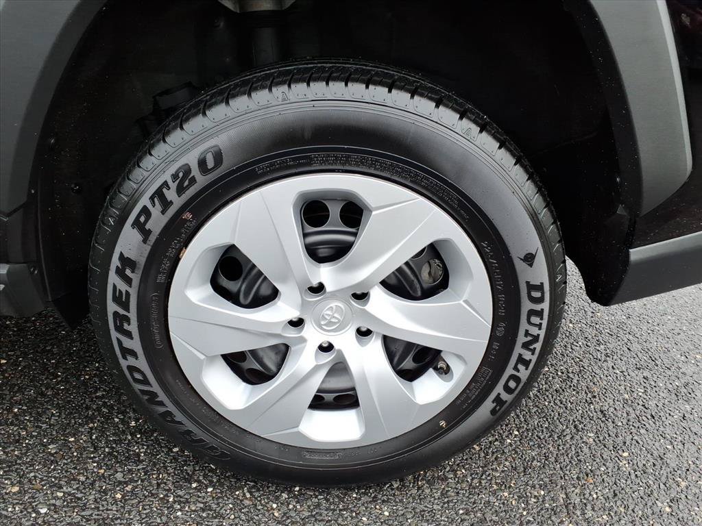 Used 2025 Toyota RAV4 LE AWD/4WD image 12