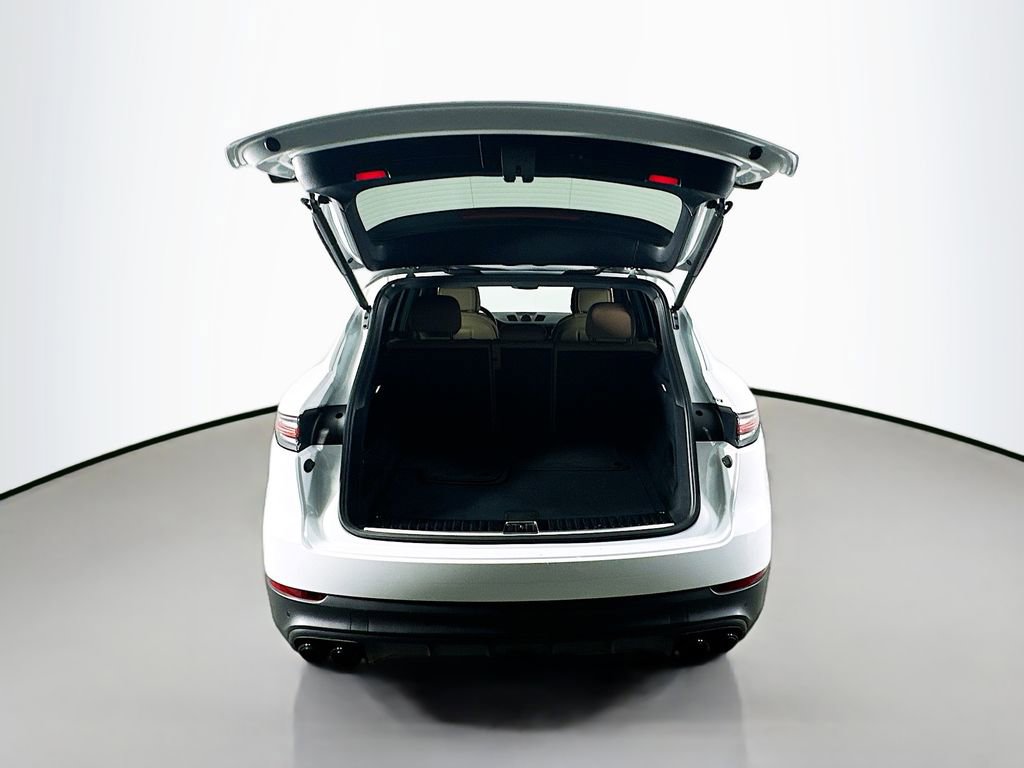 Certified 2022 Porsche Cayenne Platinum Edition image 28