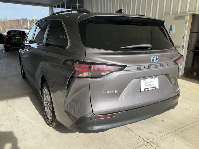 Used 2024 Toyota Sienna XLE image 21