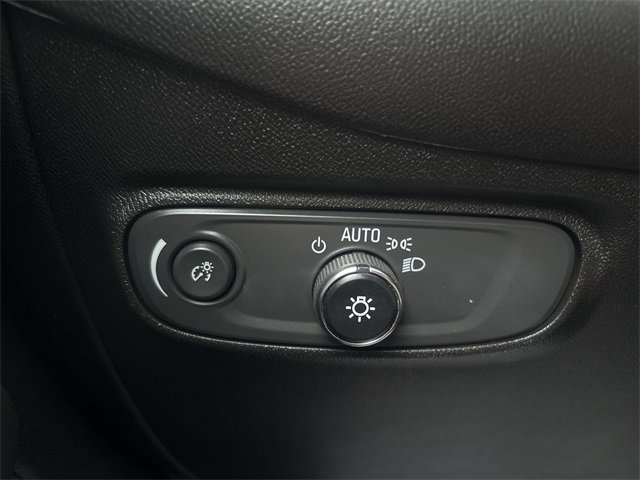 Used 2020 Chevrolet Equinox LS w/ LS Convenience Package image 18