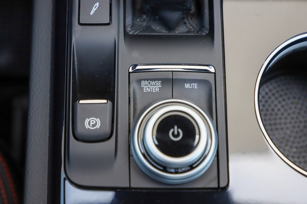Used 2022 Maserati Quattroporte Modena Q4 AWD/4WD image 32