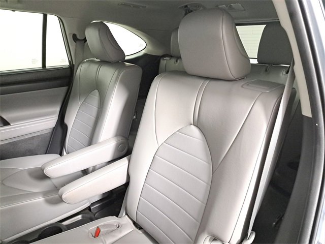 Used 2023 Toyota Highlander XLE image 11