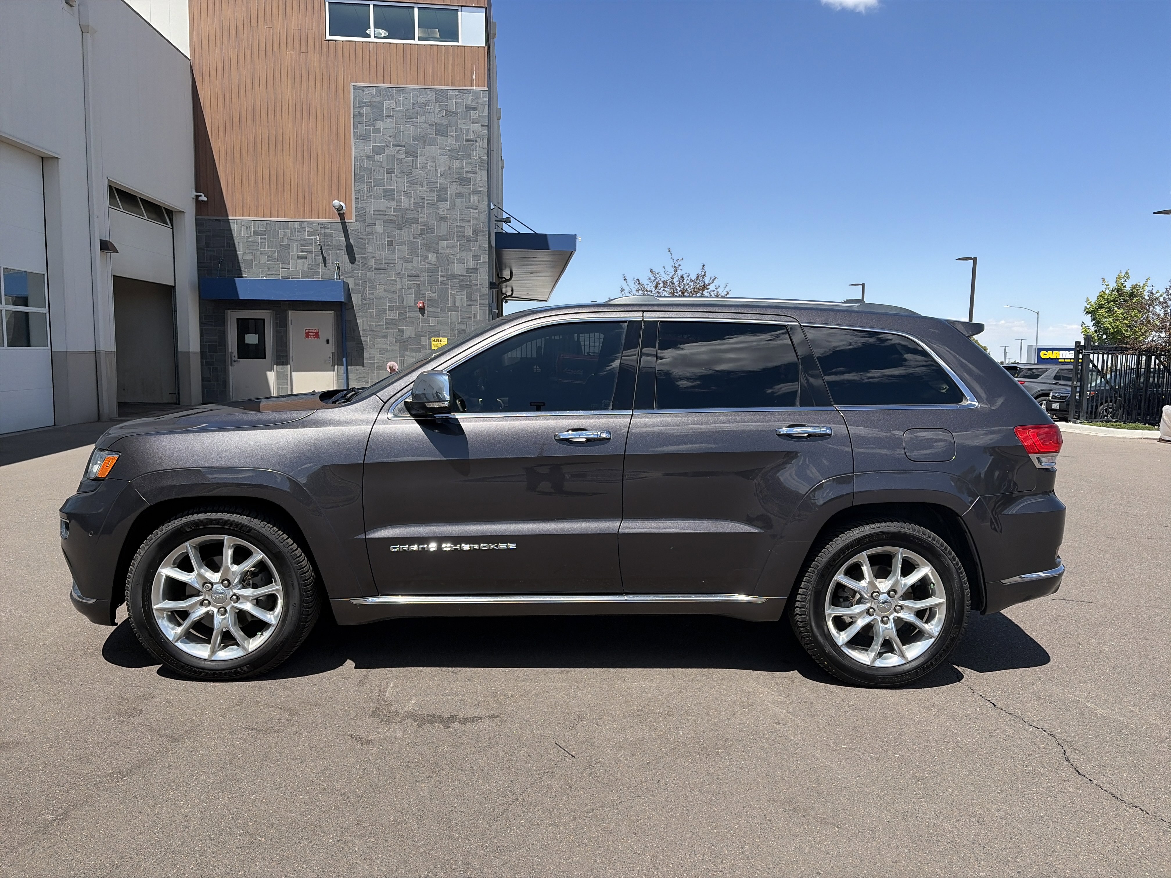 Used 2015 Jeep Grand Cherokee Summit AWD/4WD image 12
