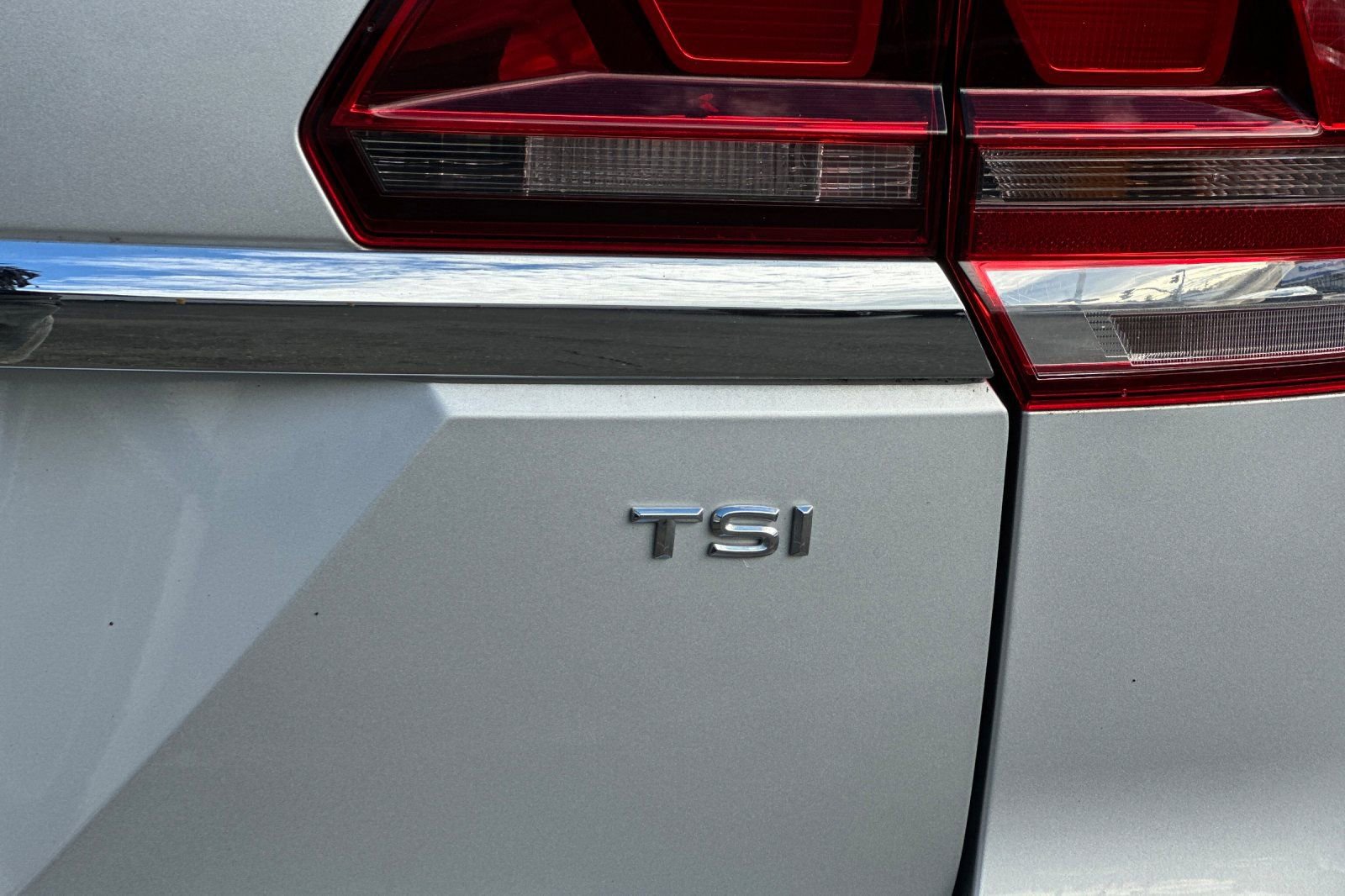 Used 2018 Volkswagen Atlas SE image 32