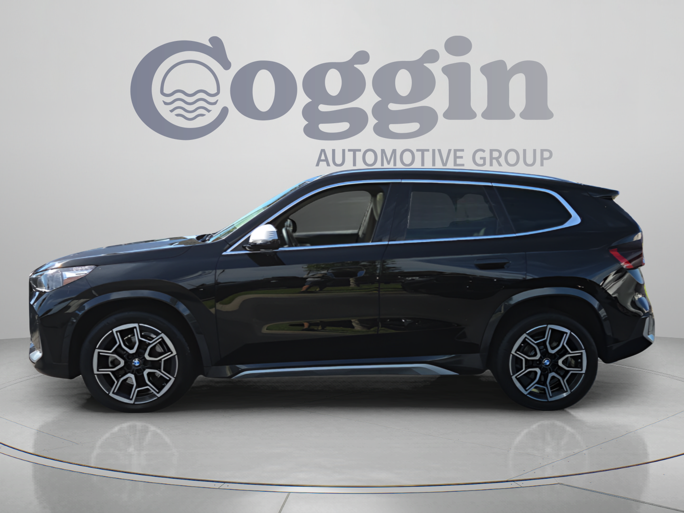 Used 2023 BMW X1 xDrive28i w/ Convenience Package AWD/4WD image 2
