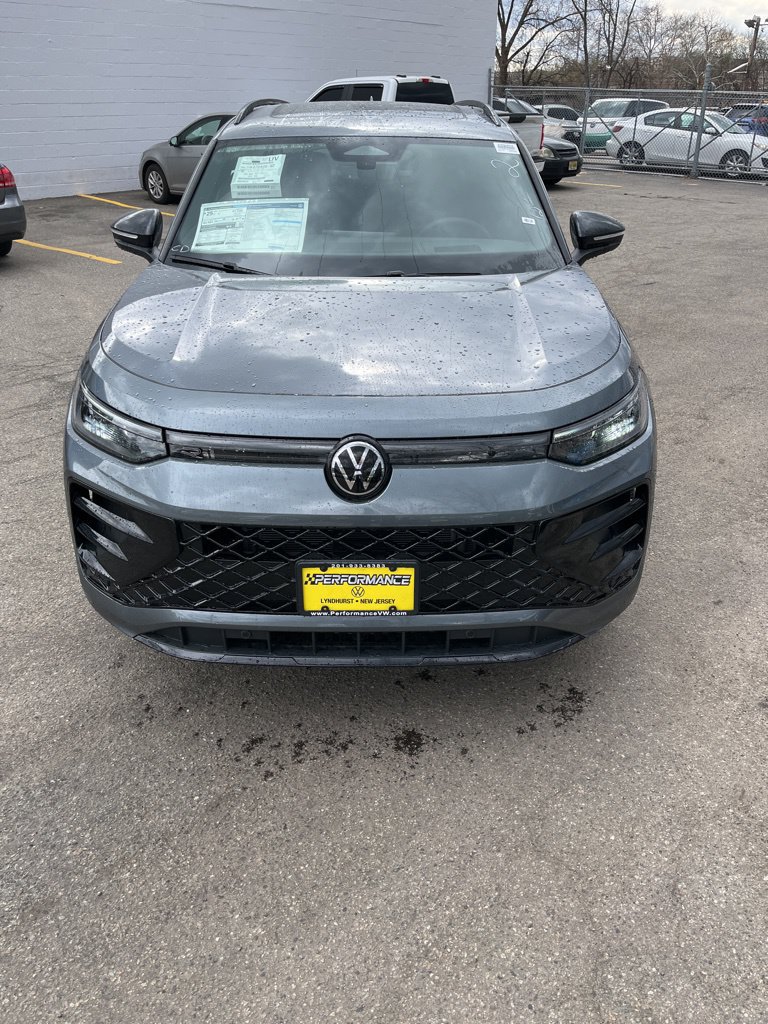 New 2026 Volkswagen Tiguan SE R-Line AWD/4WD image 2