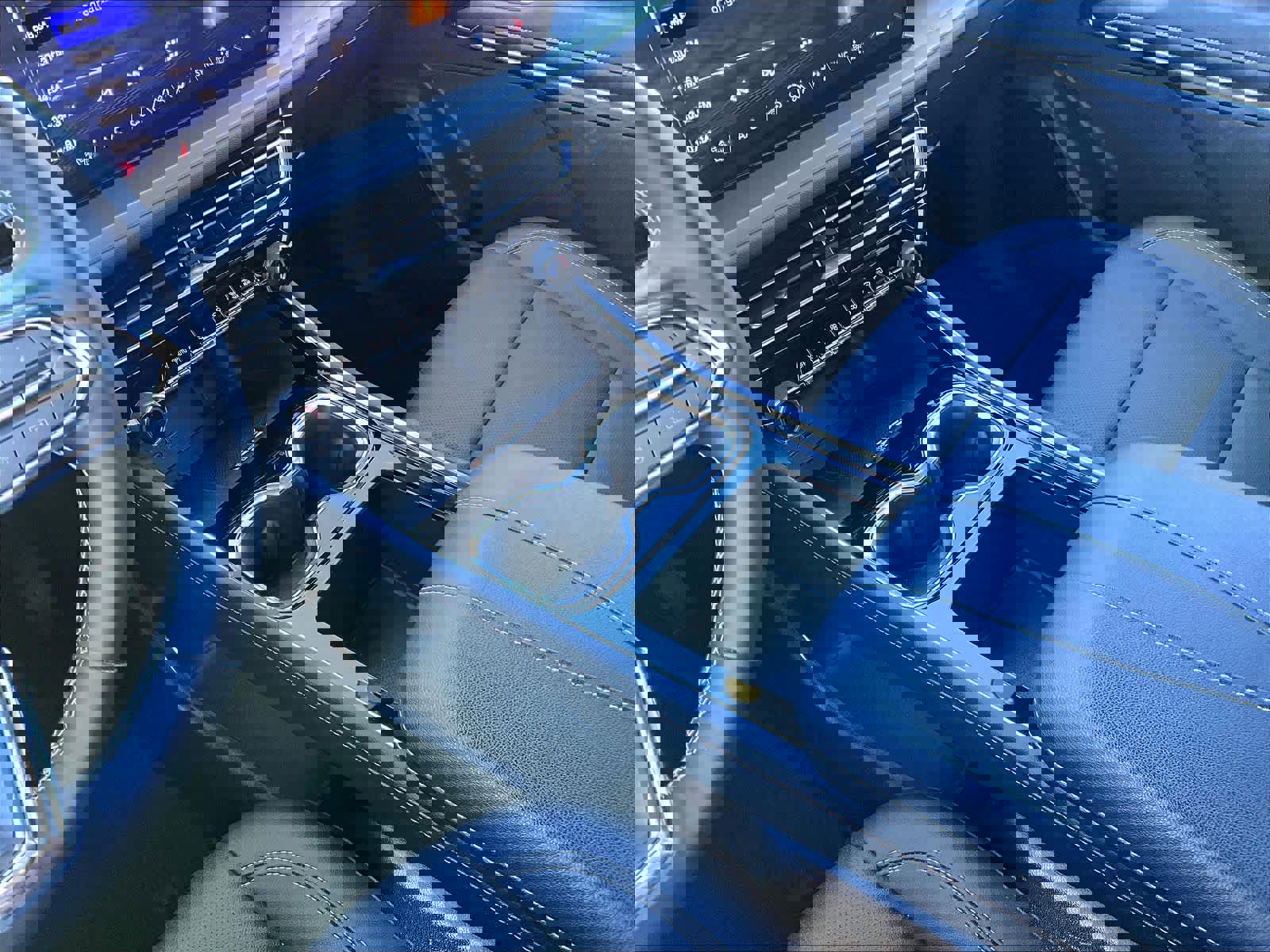 Used 2025 Chevrolet Traverse LT image 20