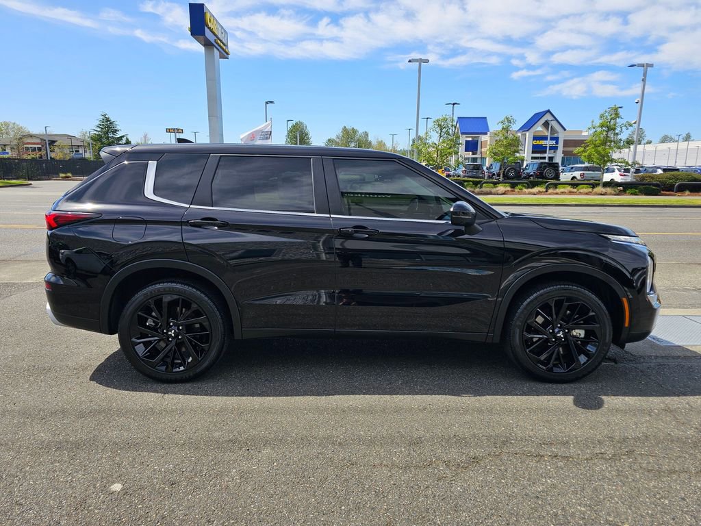Used 2024 Mitsubishi Outlander SE AWD/4WD image 4