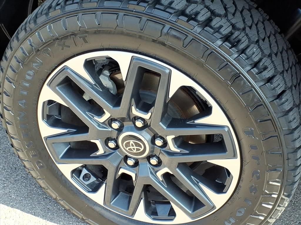 Used 2022 Toyota Tundra Limited w/ Power Package image 9
