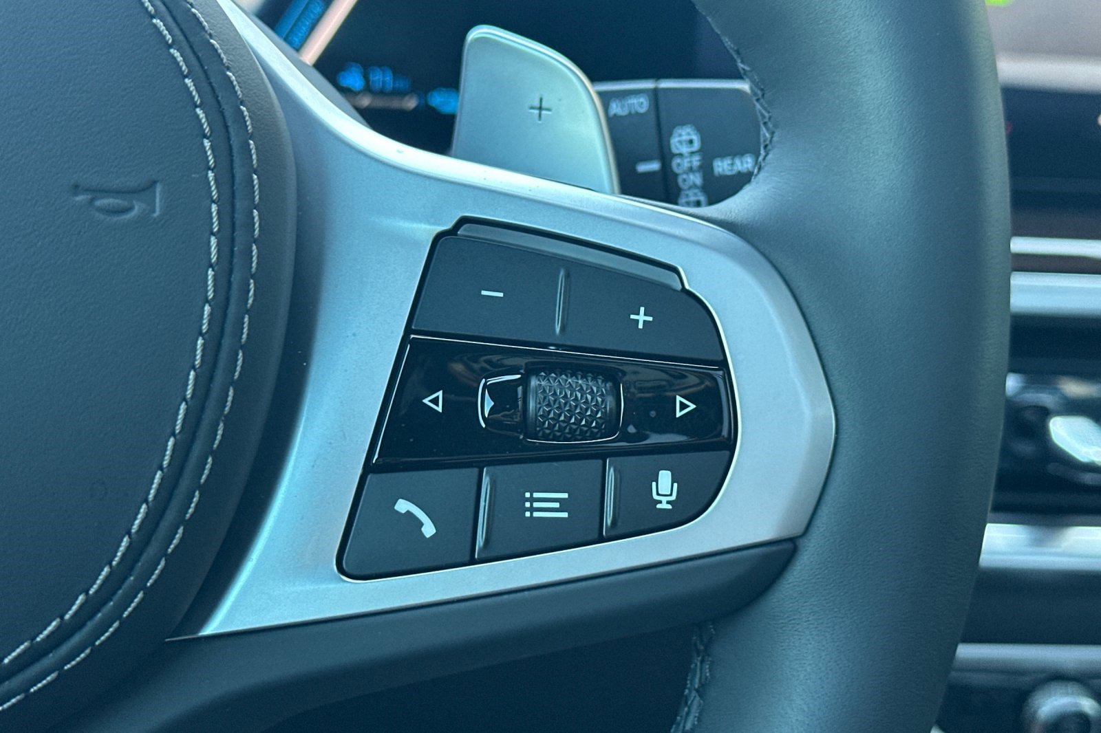 Used 2026 BMW X5 xDrive50e w/ M Sport Package image 32