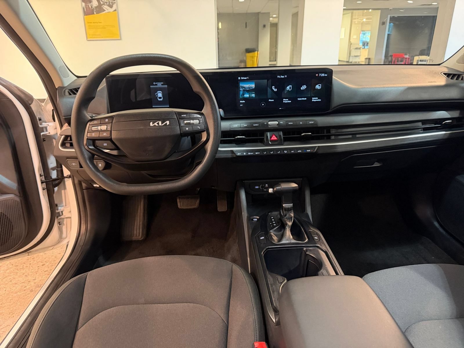 Used 2026 Kia K4 FWD image 33