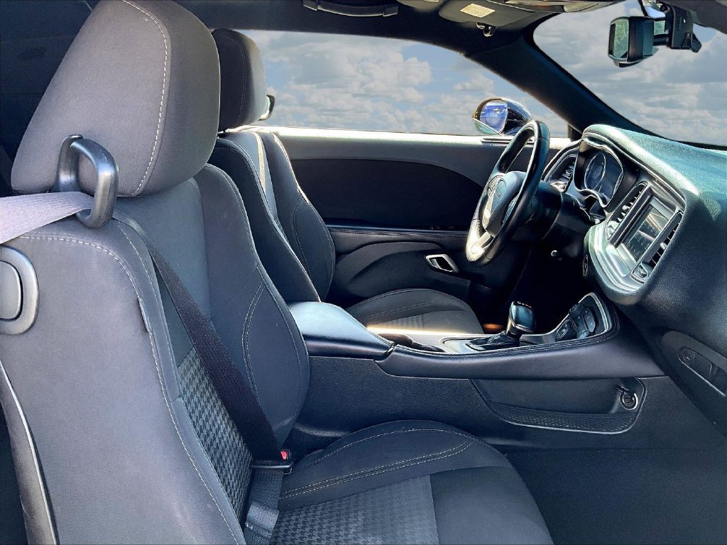 Used 2019 Dodge Challenger SXT RWD image 29