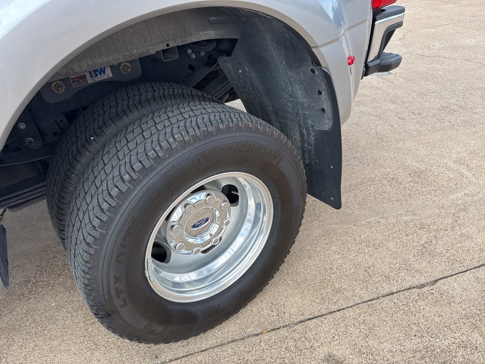 Used 2024 Ford F350 Lariat w/ FX4 Off-Road Package image 11