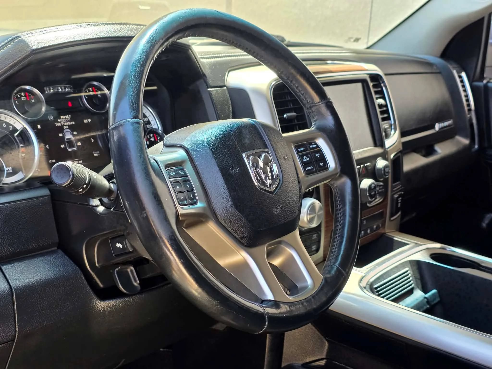Used 2016 RAM 1500 Laramie w/ Convenience Group AWD/4WD image 10