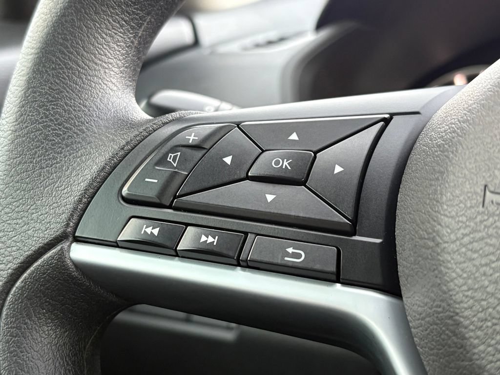 Used 2025 Nissan Altima 2.5 SV FWD image 11