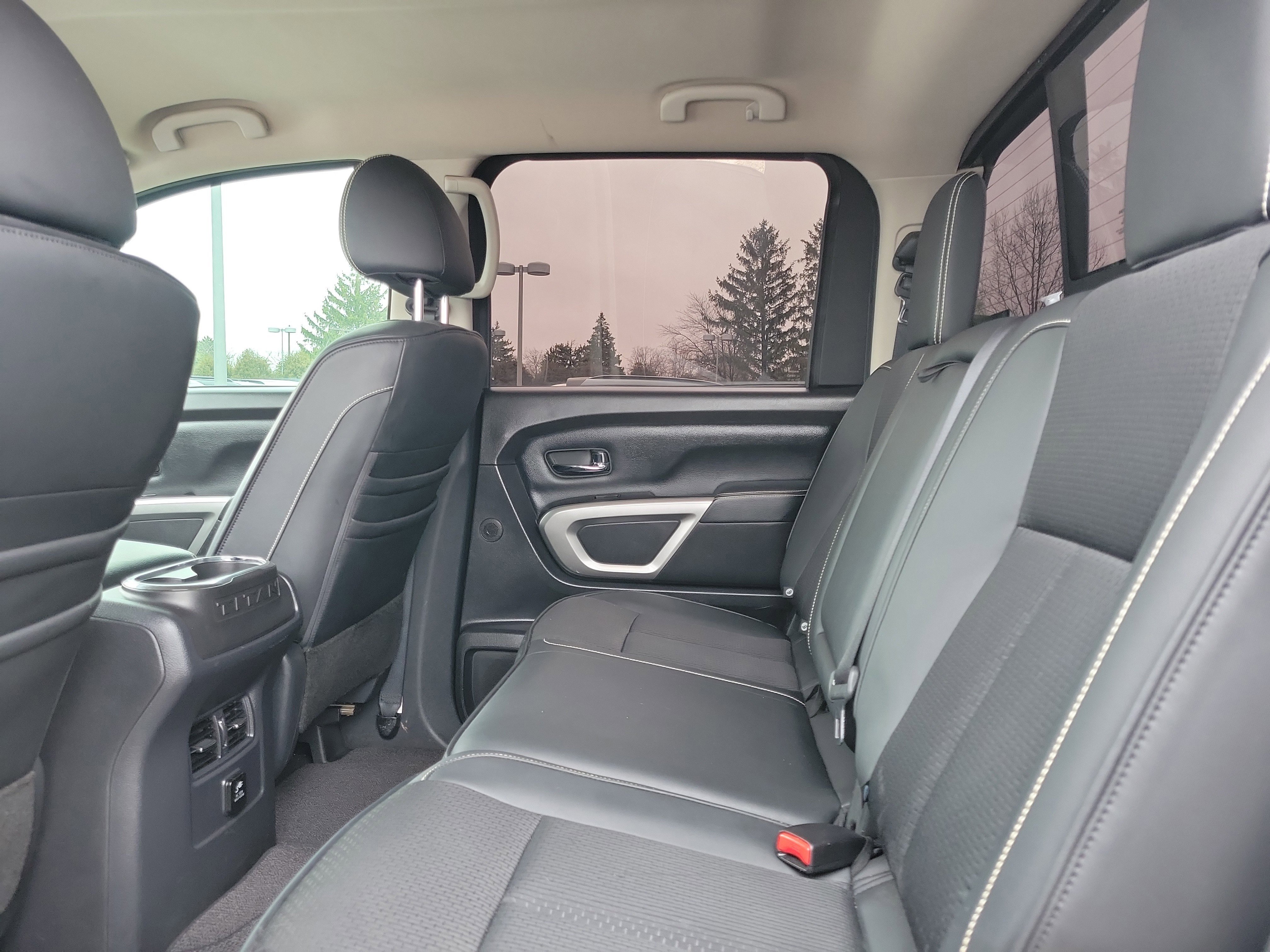Used 2018 Nissan Titan PRO-4X w/ Pro-4x Utility Package AWD/4WD image 11