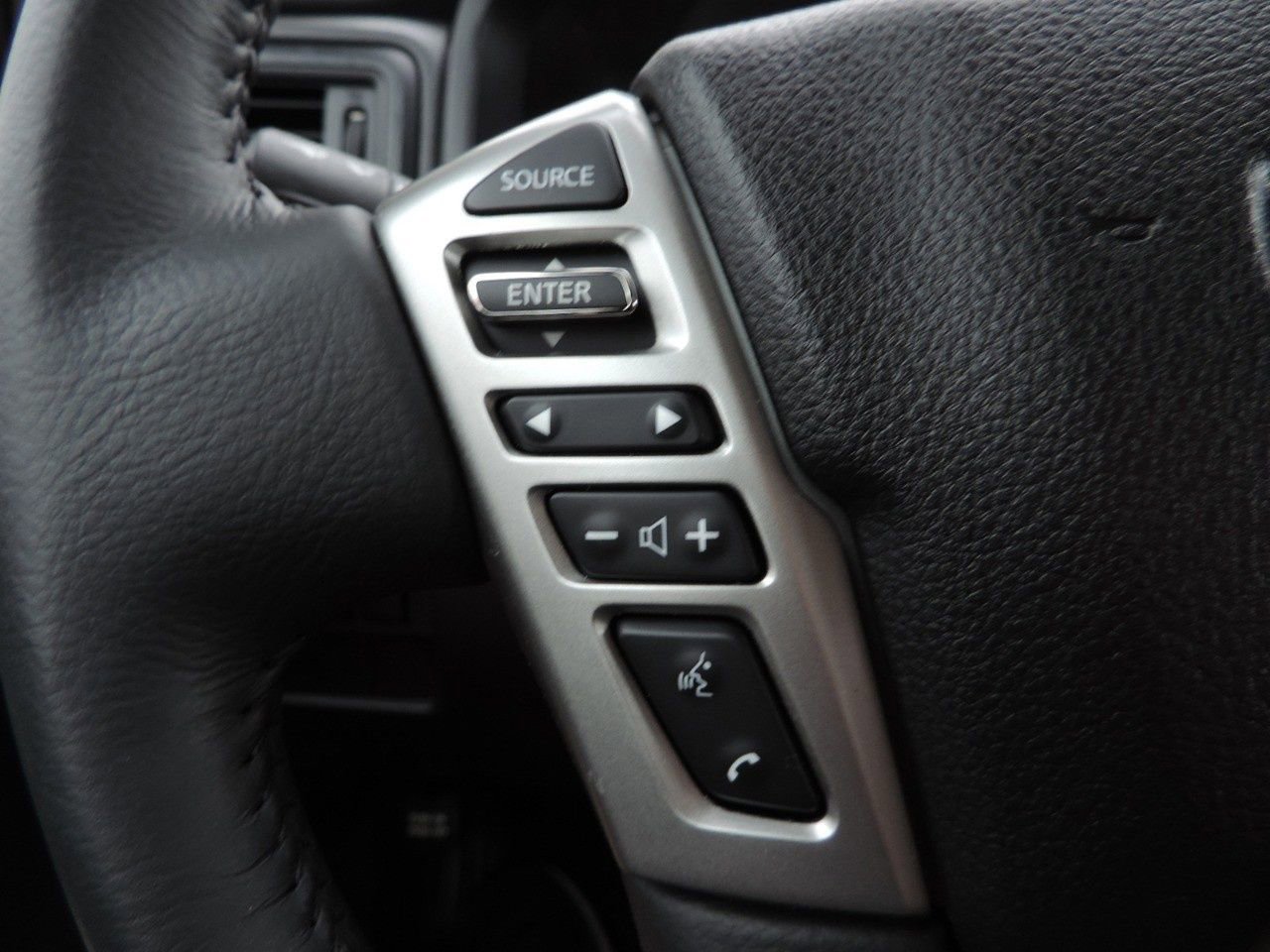 Certified 2024 Nissan Titan SV w/ SV Convenience Package image 27