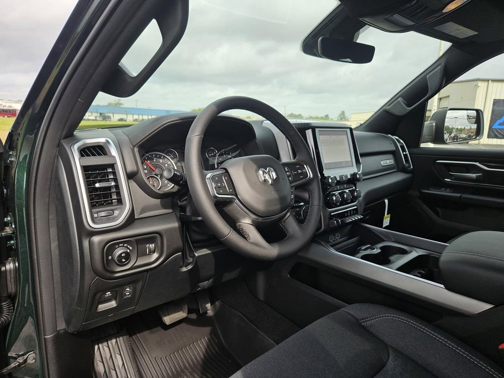 New 2026 RAM 1500 4x4 Crew Cab image 17