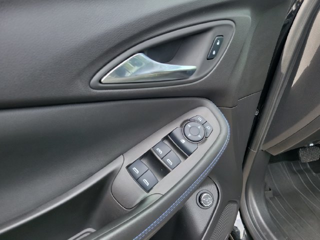 Used 2025 Buick Encore GX Sport Touring w/ Advanced Technology Package FWD image 18