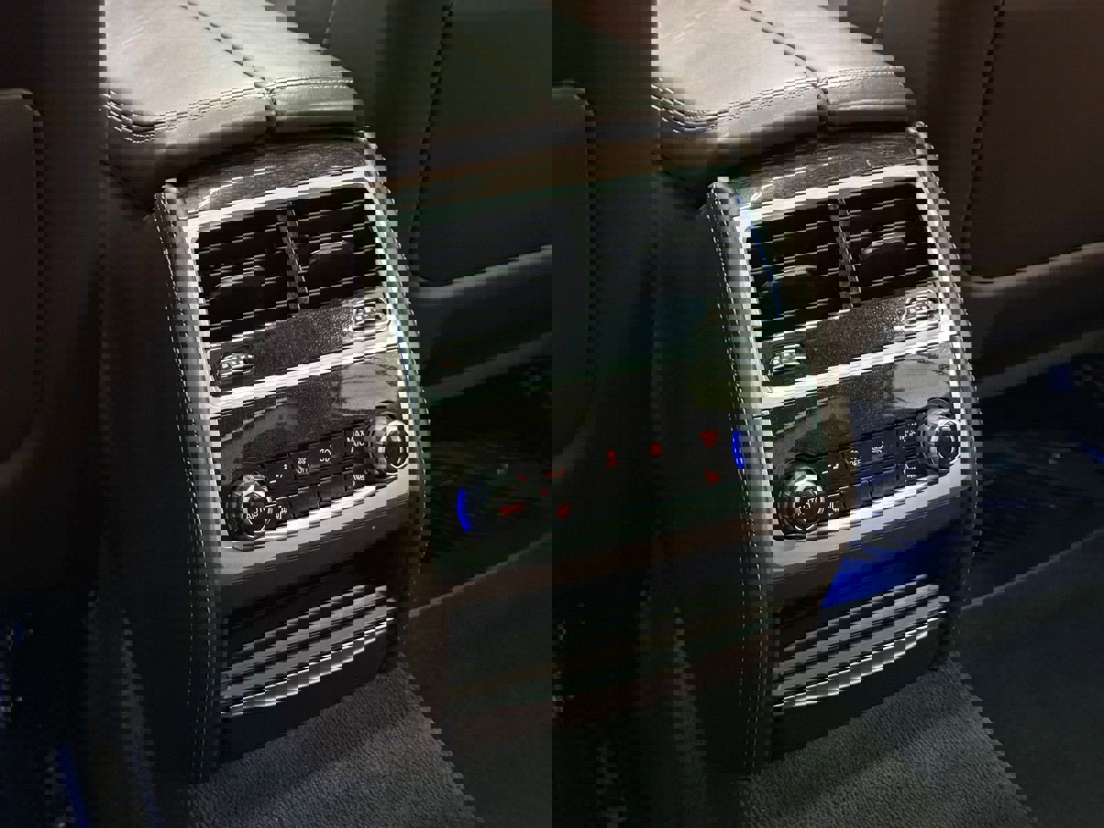 Used 2020 BMW 750i xDrive image 31