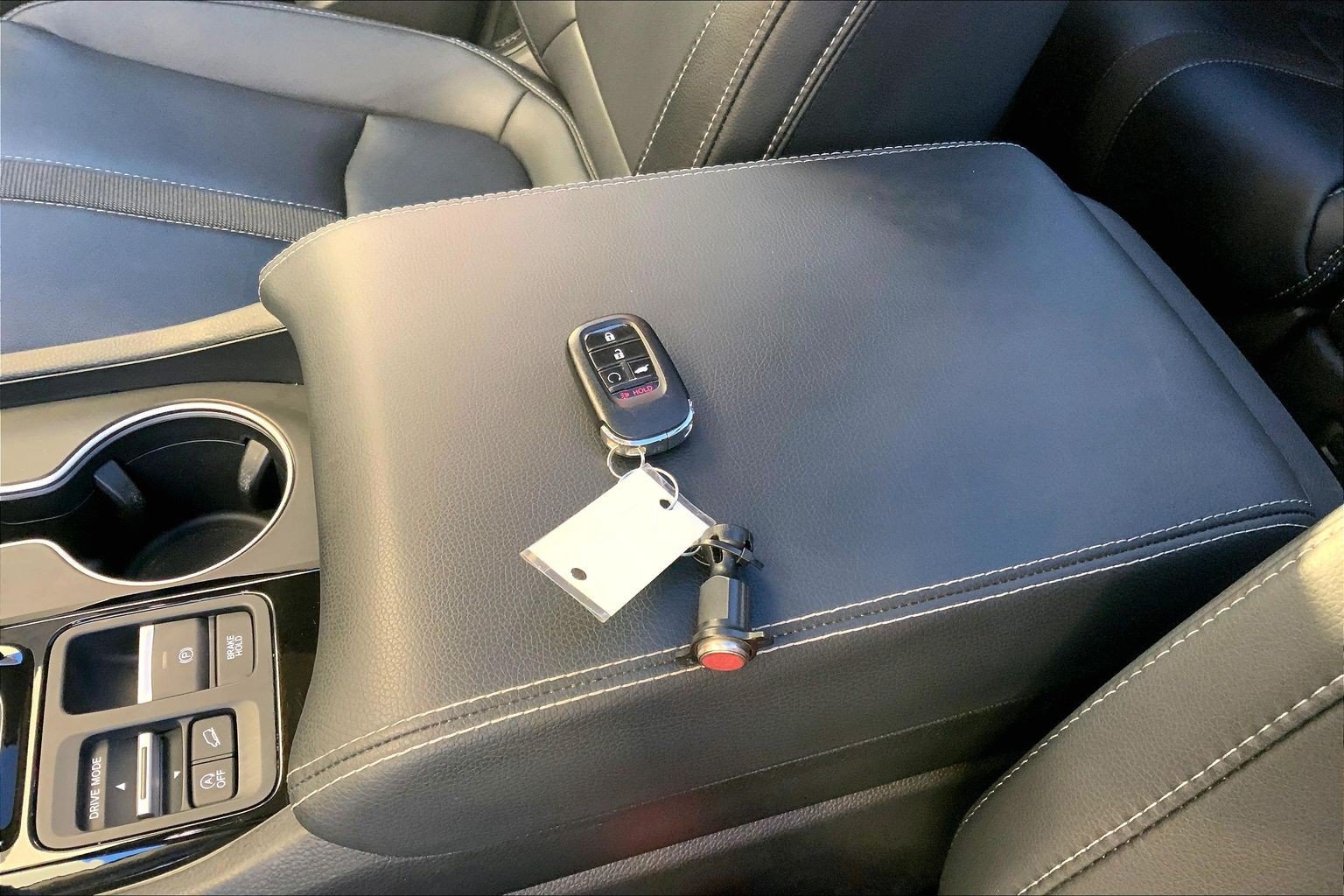 Used 2025 Honda Pilot Touring image 13