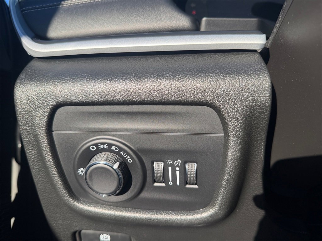 Used 2024 Jeep Grand Cherokee L Laredo w/ Luxury Tech Group I image 24