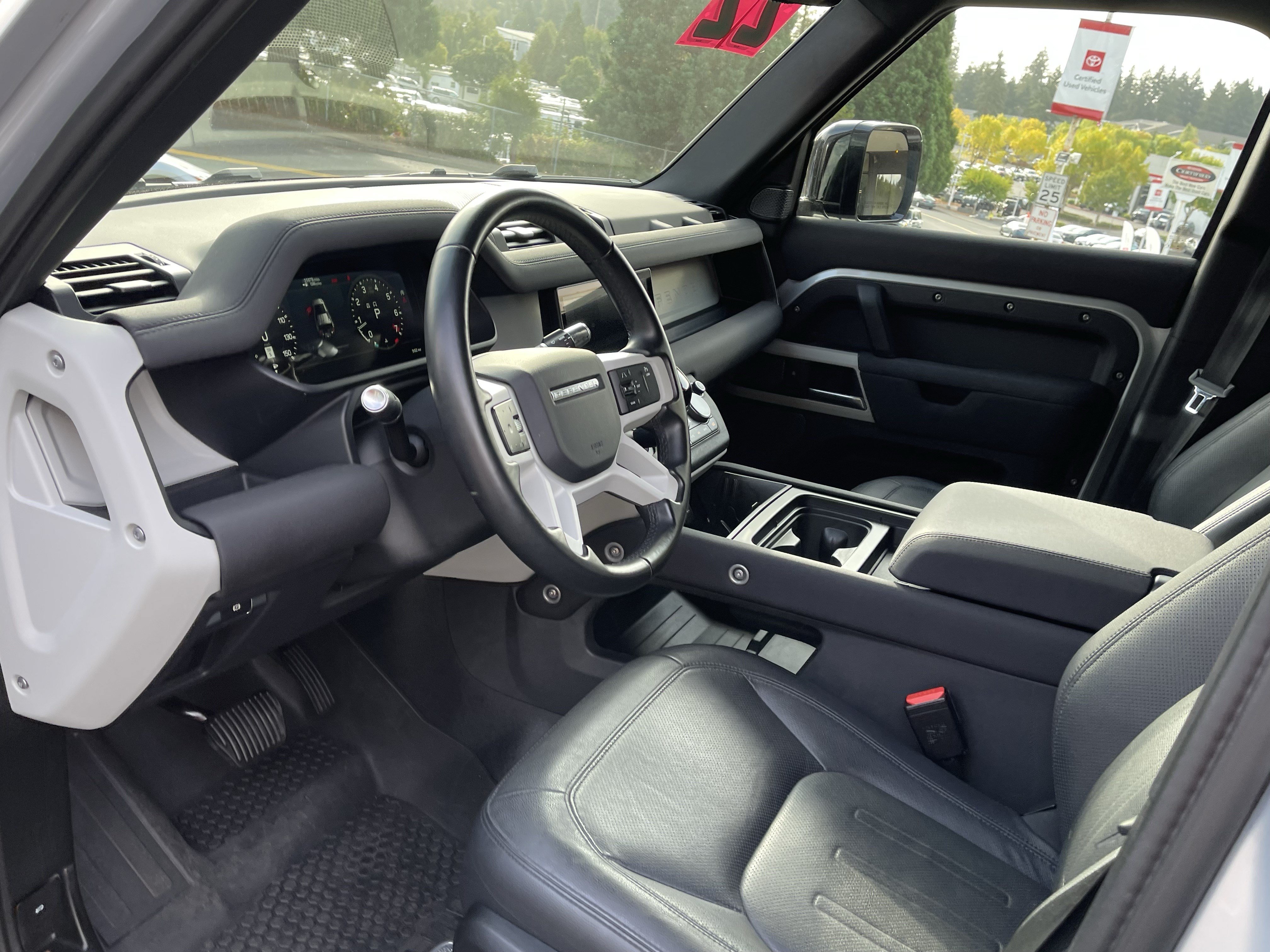 Used 2022 Land Rover Defender 110 SE AWD/4WD image 9