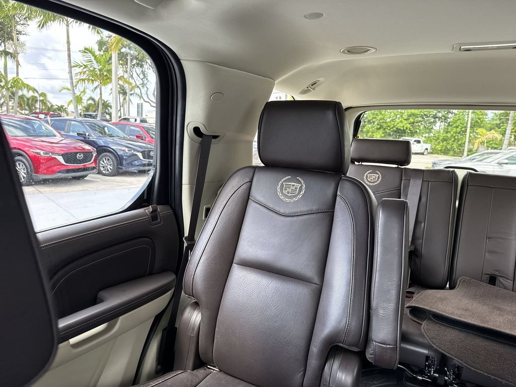 Used 2013 Cadillac Escalade Platinum RWD image 17