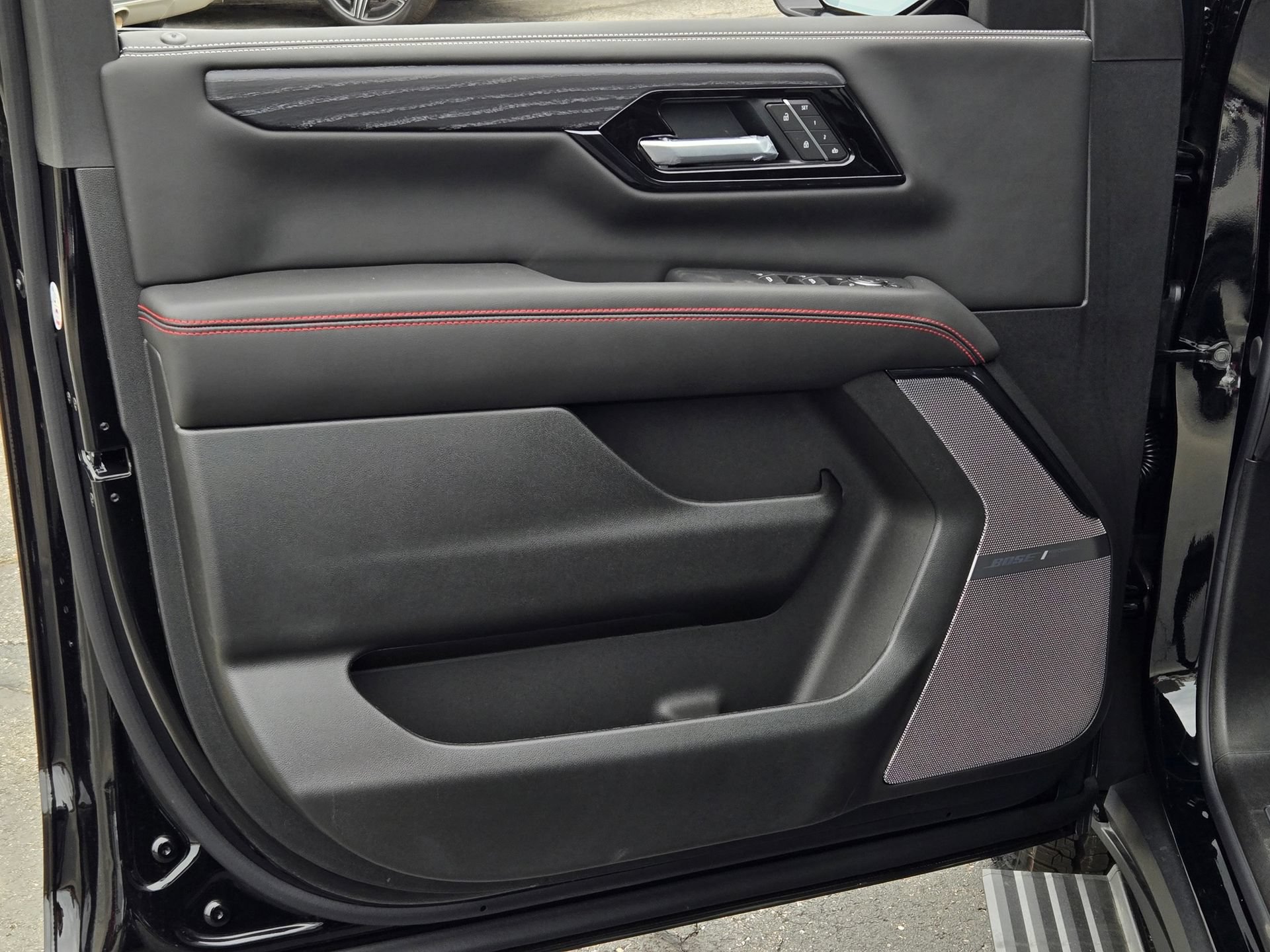 New 2026 GMC Yukon AT4 Ultimate w/ LPO, Floor Liner Package AWD/4WD image 43
