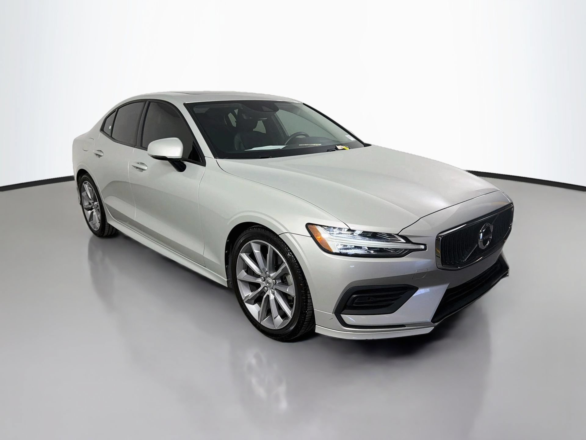 Used 2019 Volvo S60 T5 Momentum w/ Multimedia Package FWD image 3