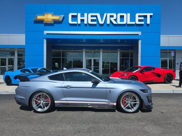 Used 2022 Ford Mustang Shelby GT500 w/ Technology Package RWD image 2