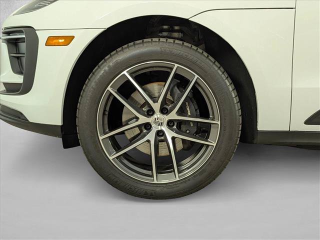 Used 2025 Porsche Macan AWD/4WD image 27