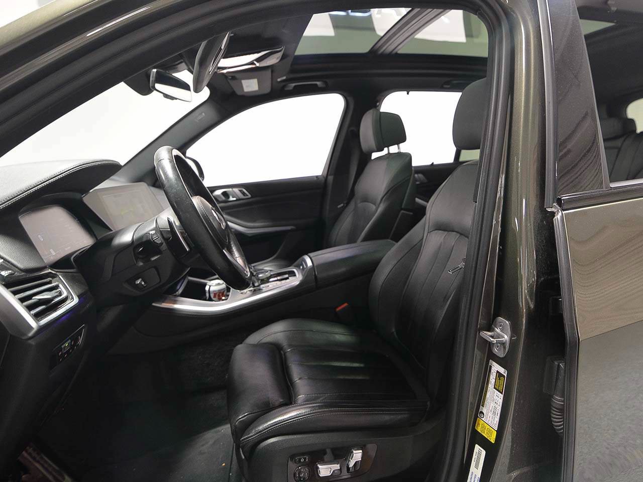 Used 2022 BMW X5 sDrive40i w/ M Sport Package RWD image 8