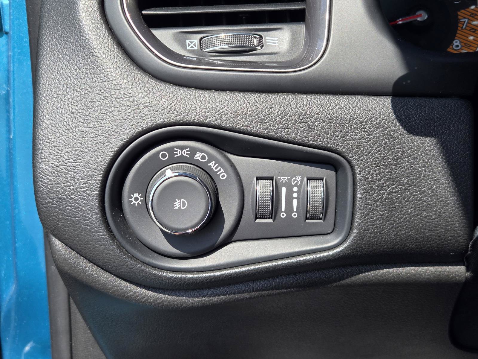 Certified 2022 Jeep Renegade Latitude AWD/4WD image 21