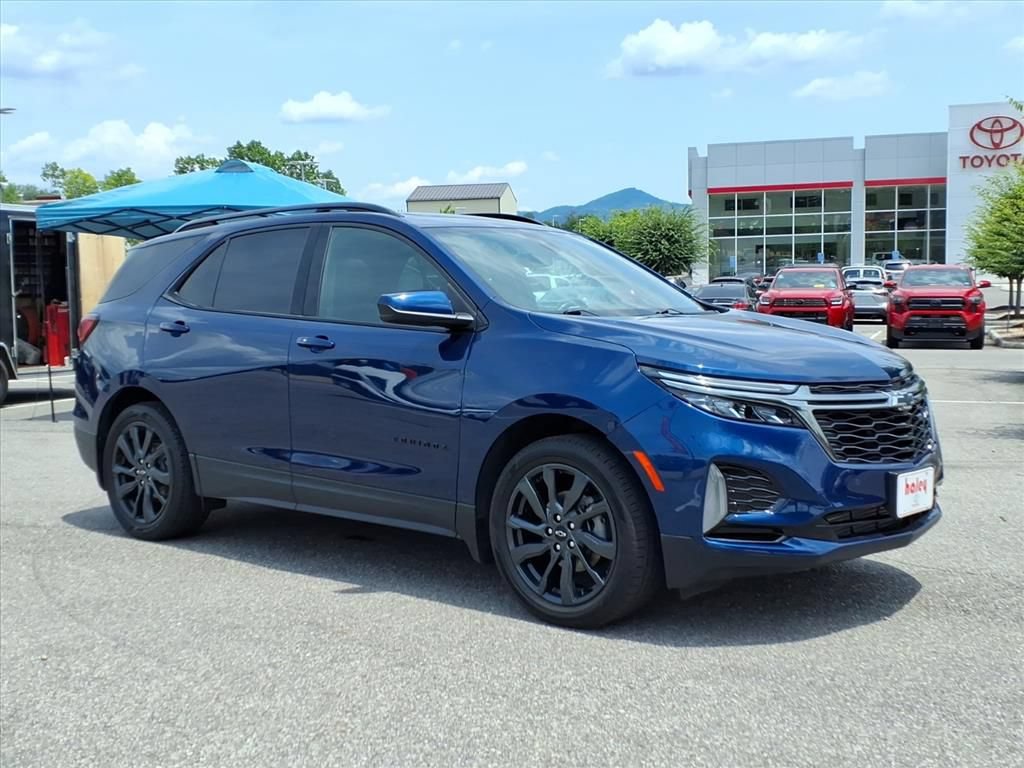 Used 2022 Chevrolet Equinox RS w/ LPO, Floor Liner Package FWD image 2
