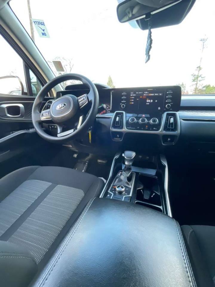 Used 2021 Kia Sorento LX AWD/4WD image 11