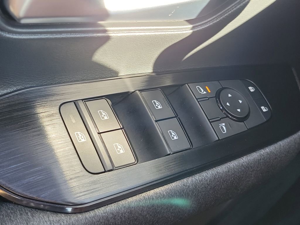 Used 2025 Nissan Kicks SV image 16
