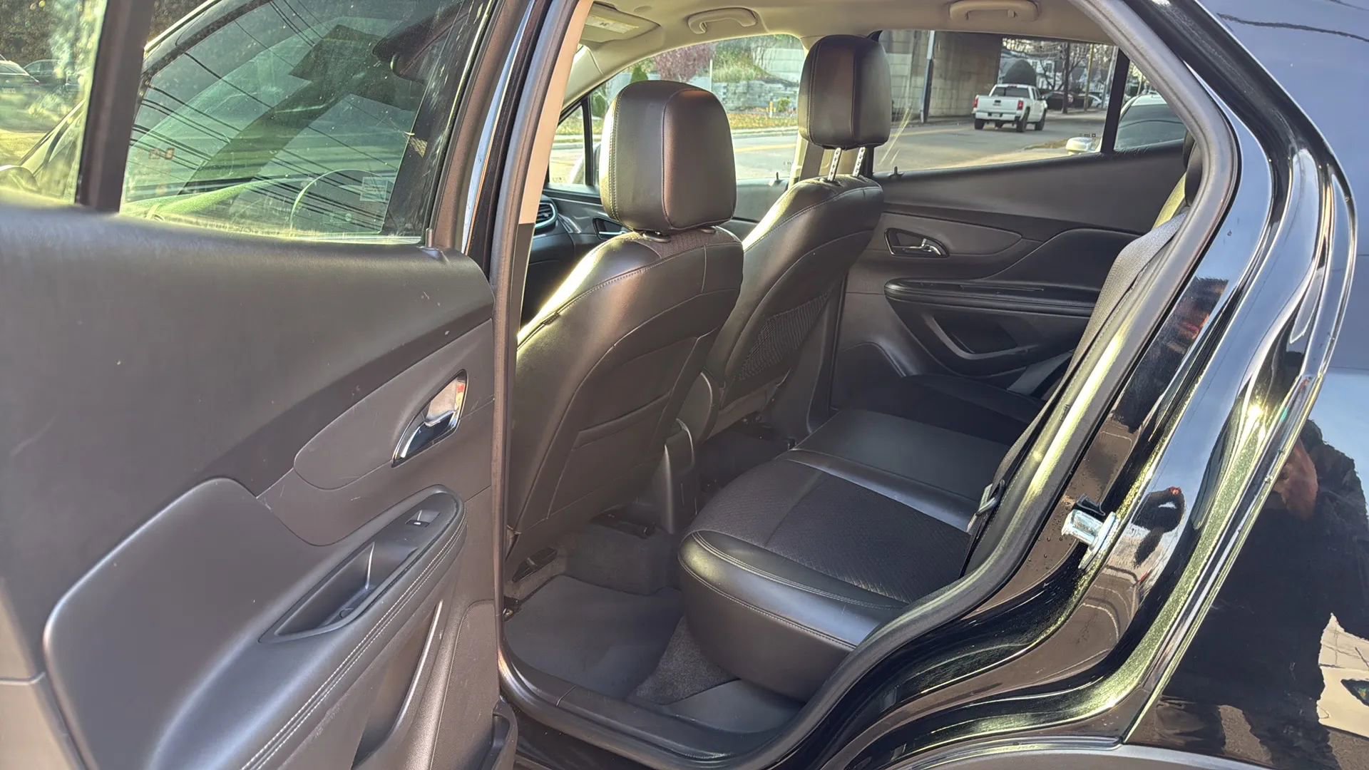 Used 2019 Buick Encore Preferred image 28